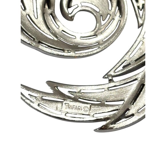 Trifari Vintage Swirl Brooch Pin 2 Inches Collectable - Picture 3 of 8